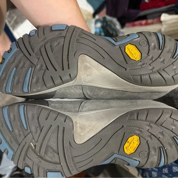 Dansko “paisley” Women's Light Gray Sneakers - Picture 4 of 9